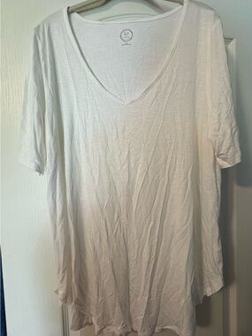 Women's White V-Neck Tunic Top